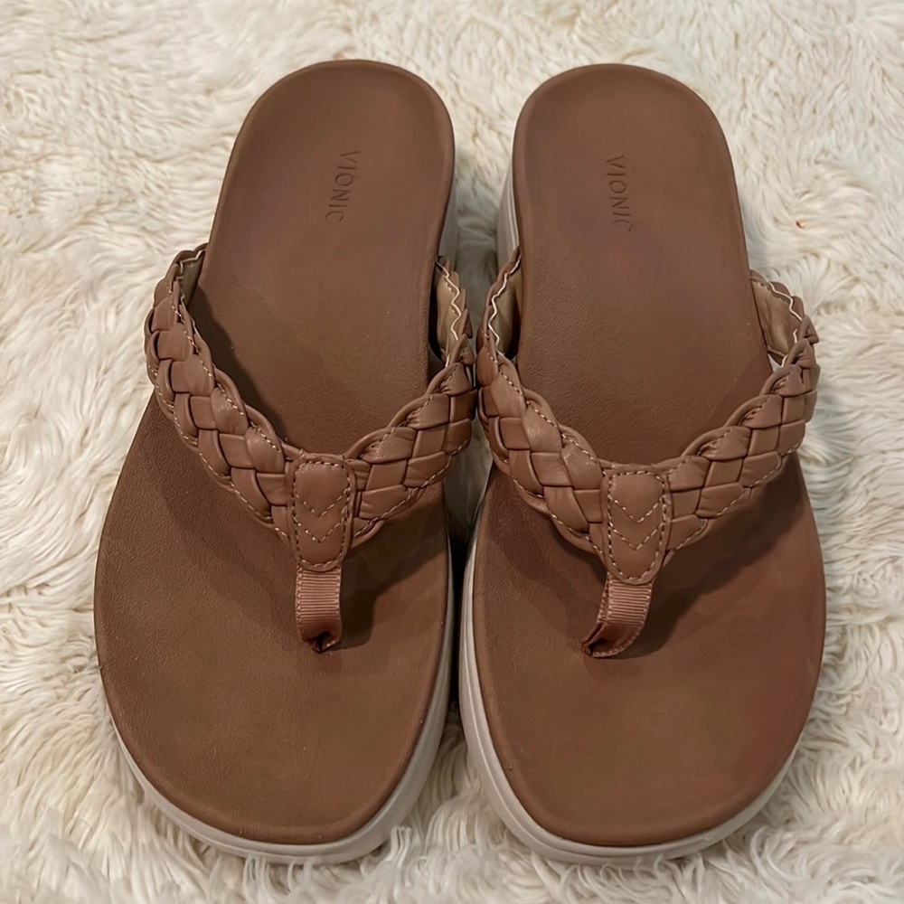 Vionic Kenji Platform flip flops